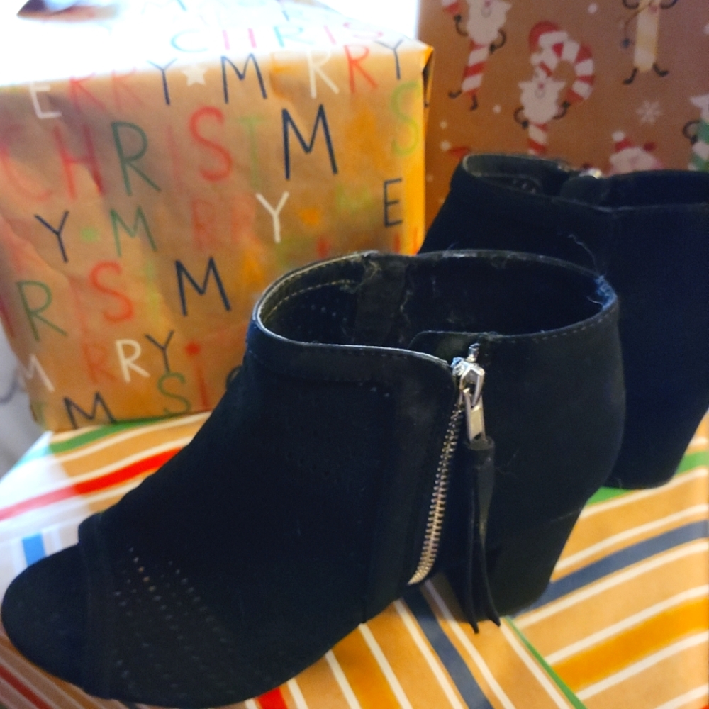 Size 8 1/2 fashion heels